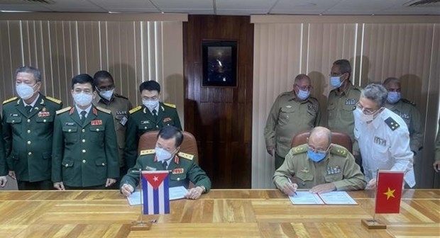 vietnam, cuba s defence leaders hold talks picture 1