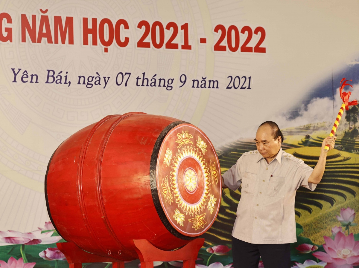 Chủ tịch nước đánh hồi trống khai giảng năm học mới