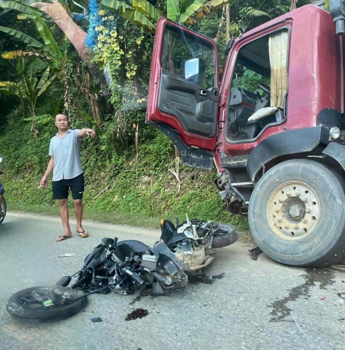 xe may dau dau o to khien 1 nguoi tu vong o bac kan hinh anh 1