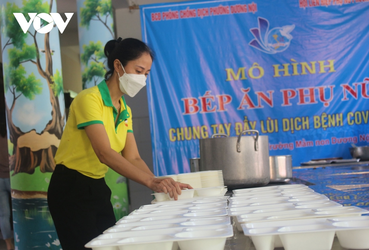 women of hanoi offer free meals for frontline workers during covid-19 fight picture 8