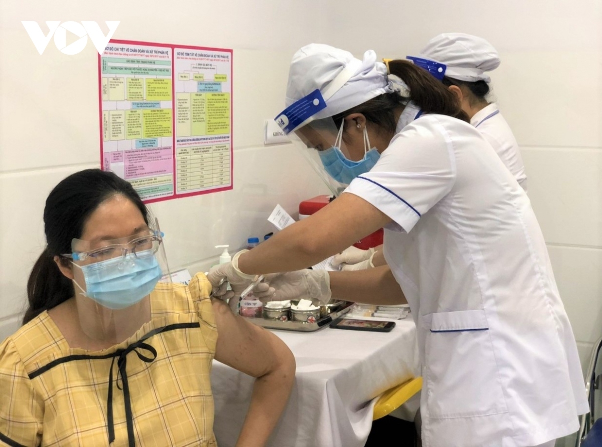 hcm city speeds up covid-19 vaccination for pregnant women picture 1