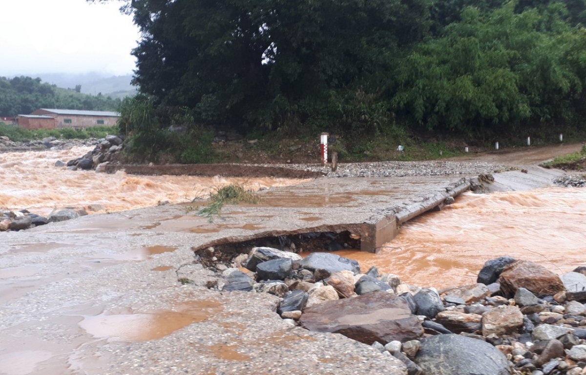 storm conson downgraded quickly, ravages central coast picture 1