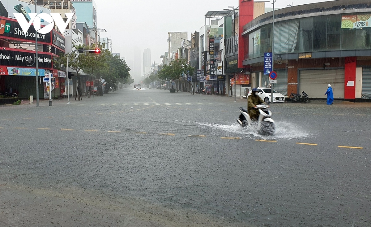 heavy rain leads to serious flooding in central region picture 3