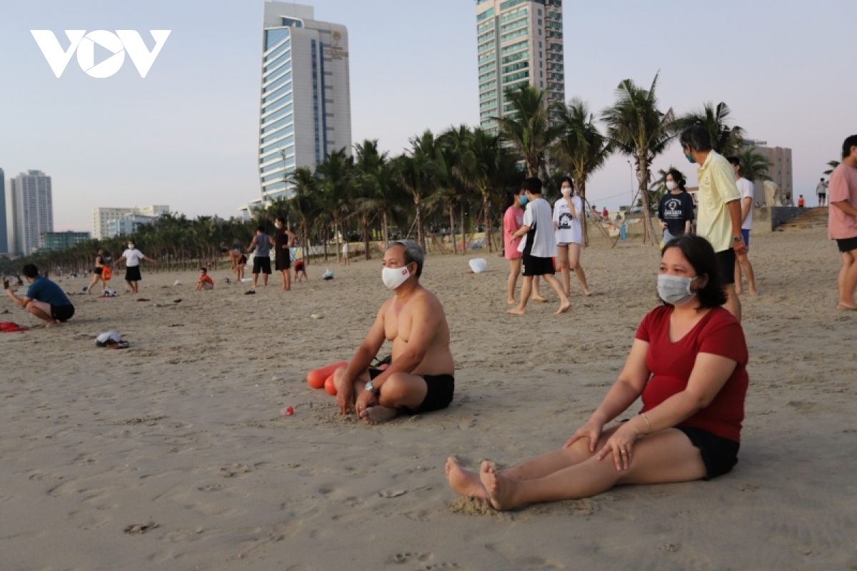 da nang resumes beach services as social distancing rules are eased picture 4