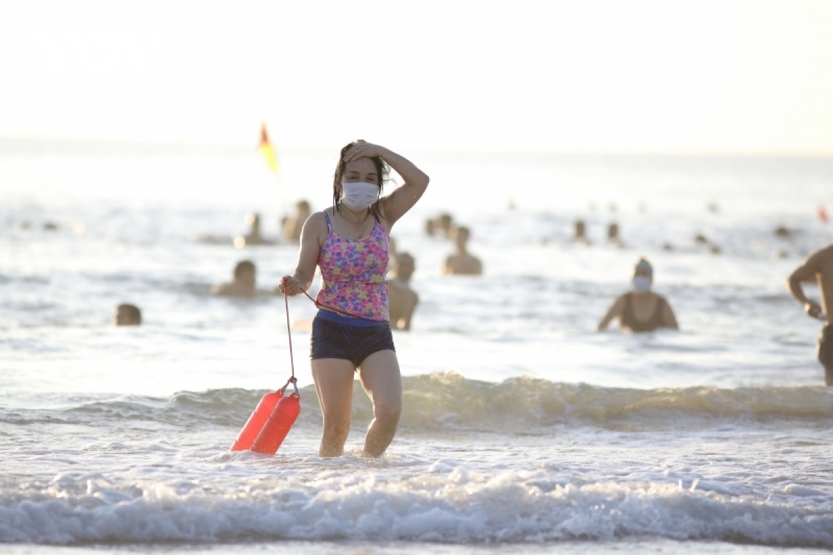 da nang resumes beach services as social distancing rules are eased picture 7