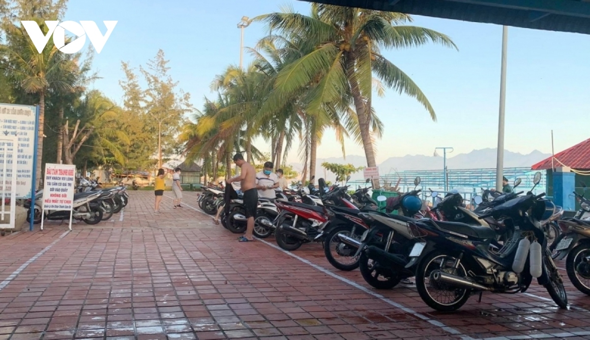 da nang resumes beach services as social distancing rules are eased picture 8