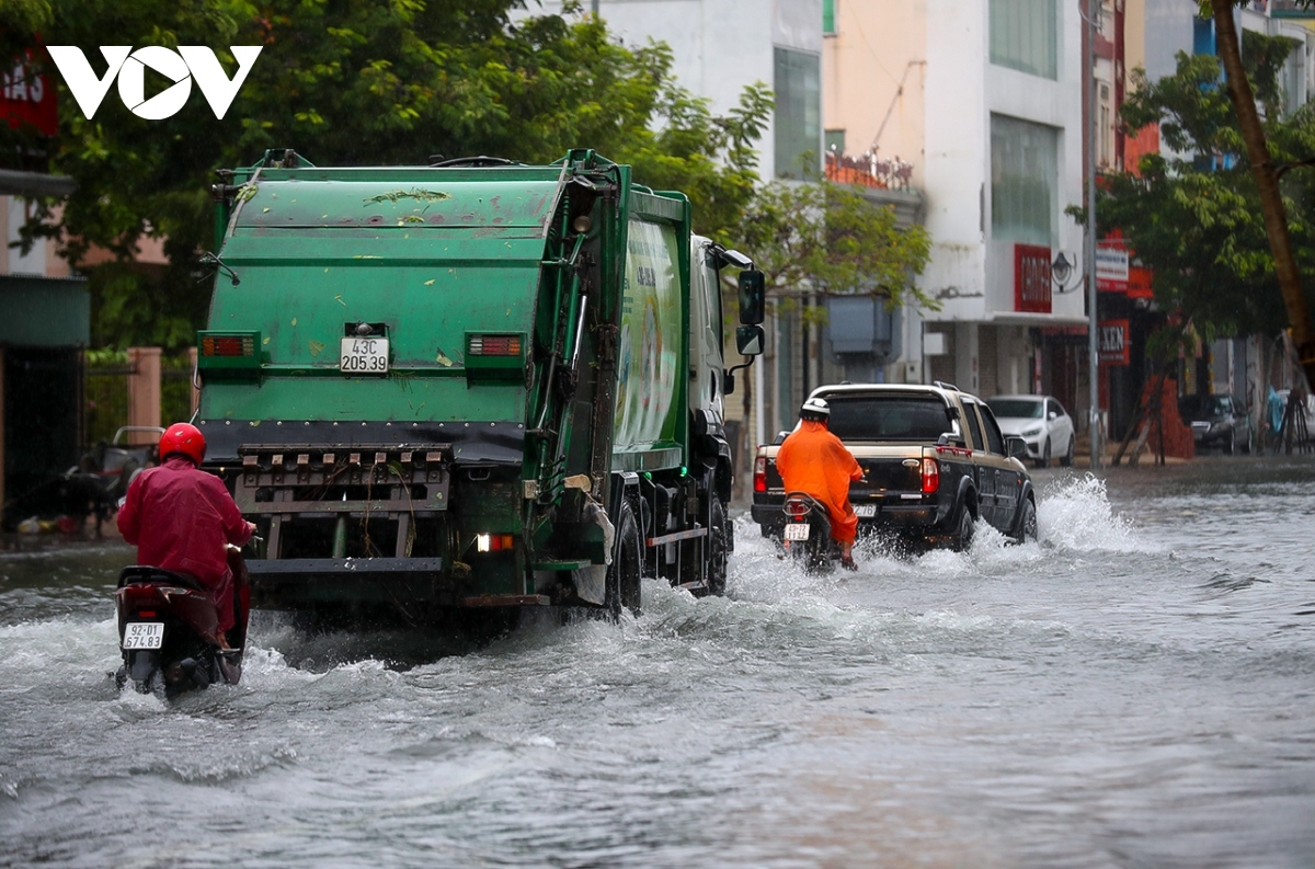 heavy rain leads to serious flooding in central region picture 9