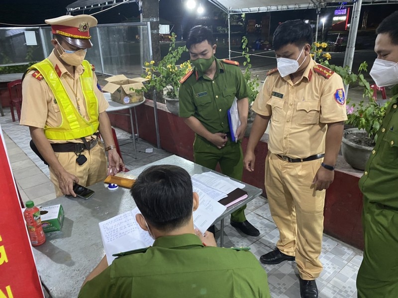 Bàn giao hồ sơ cho Công an Hàm Tân tiếp tục điều tra