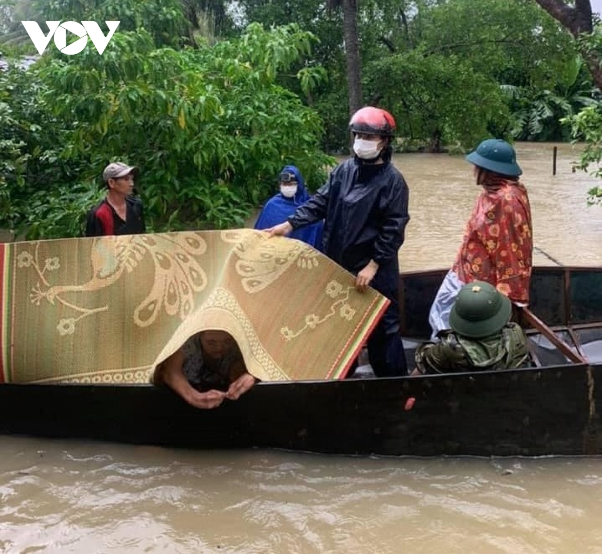 heavy rain floods parts of vietnamese locality in central region picture 8