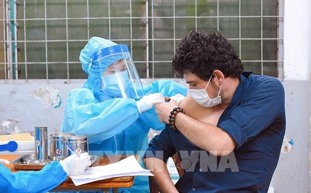 4,000 foreigners vaccinated against covid-19 in hanoi picture 1