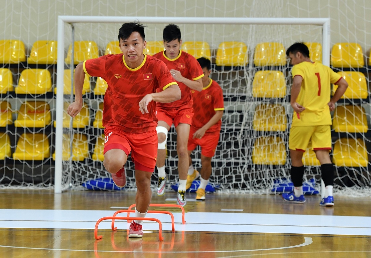 vietnamese players train for fifa futsal wc clash with champions brazil picture 1