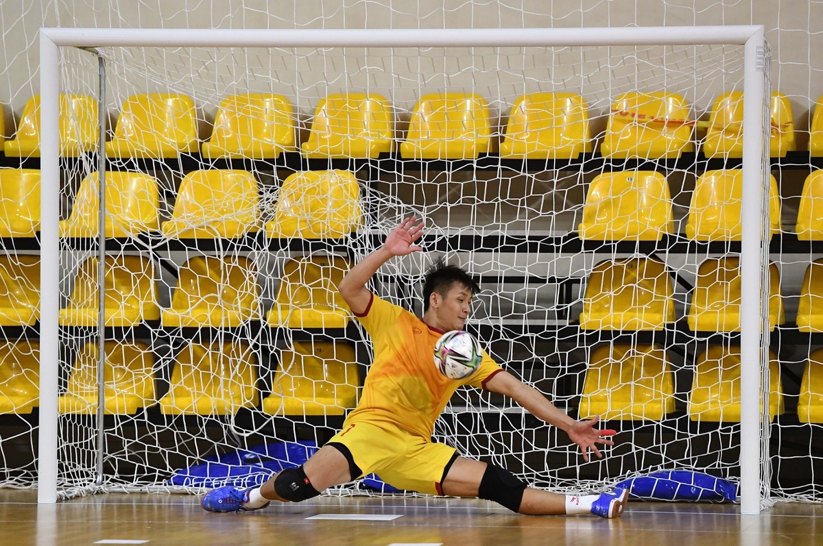 vietnamese players train for fifa futsal wc clash with champions brazil picture 6