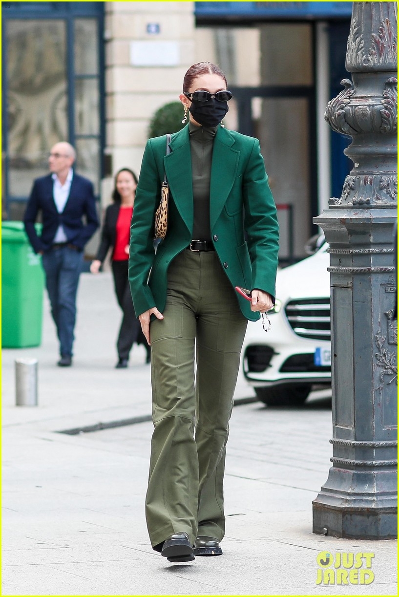 sieu mau gigi hadid phoi do dang cap di mua sam o paris hinh anh 1