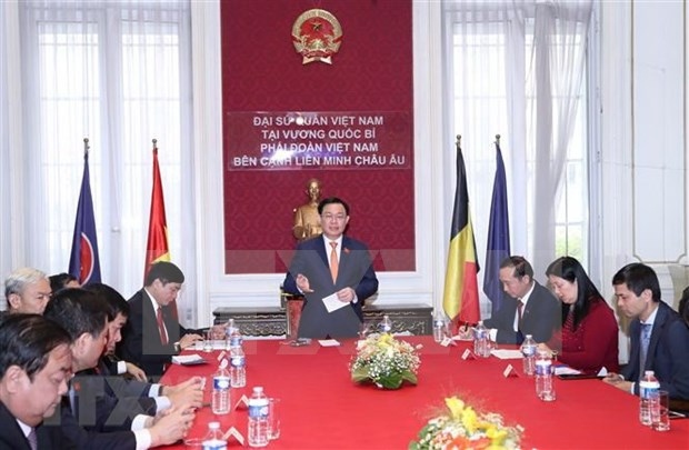 top legislator meets vietnamese community in belgium picture 2