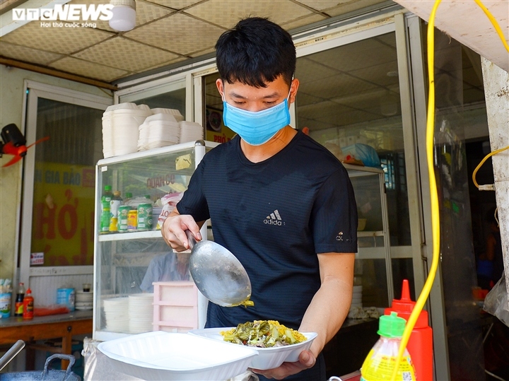 hanoi eateries in green areas allowed to run take-away services picture 5