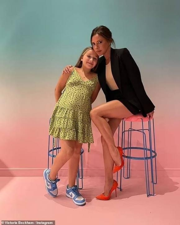 Victoria Beckham và con gái Harper