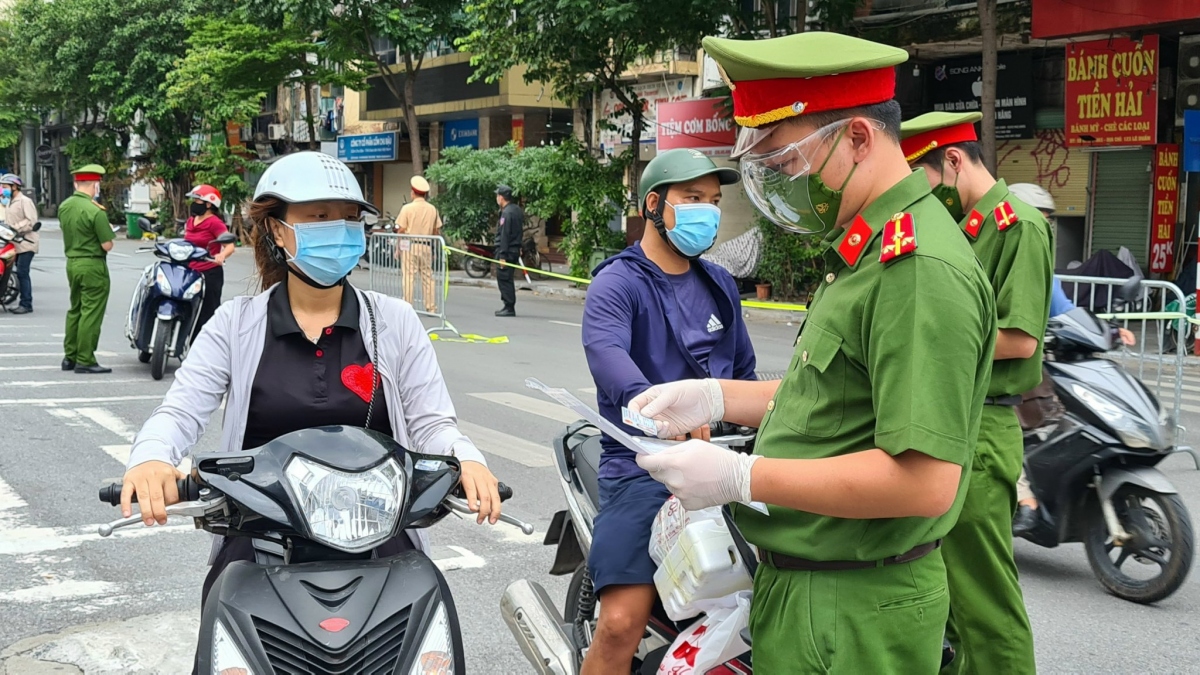 ha noi xu phat 45 truong hop ra duong khong co ly do chinh dang hinh anh 1