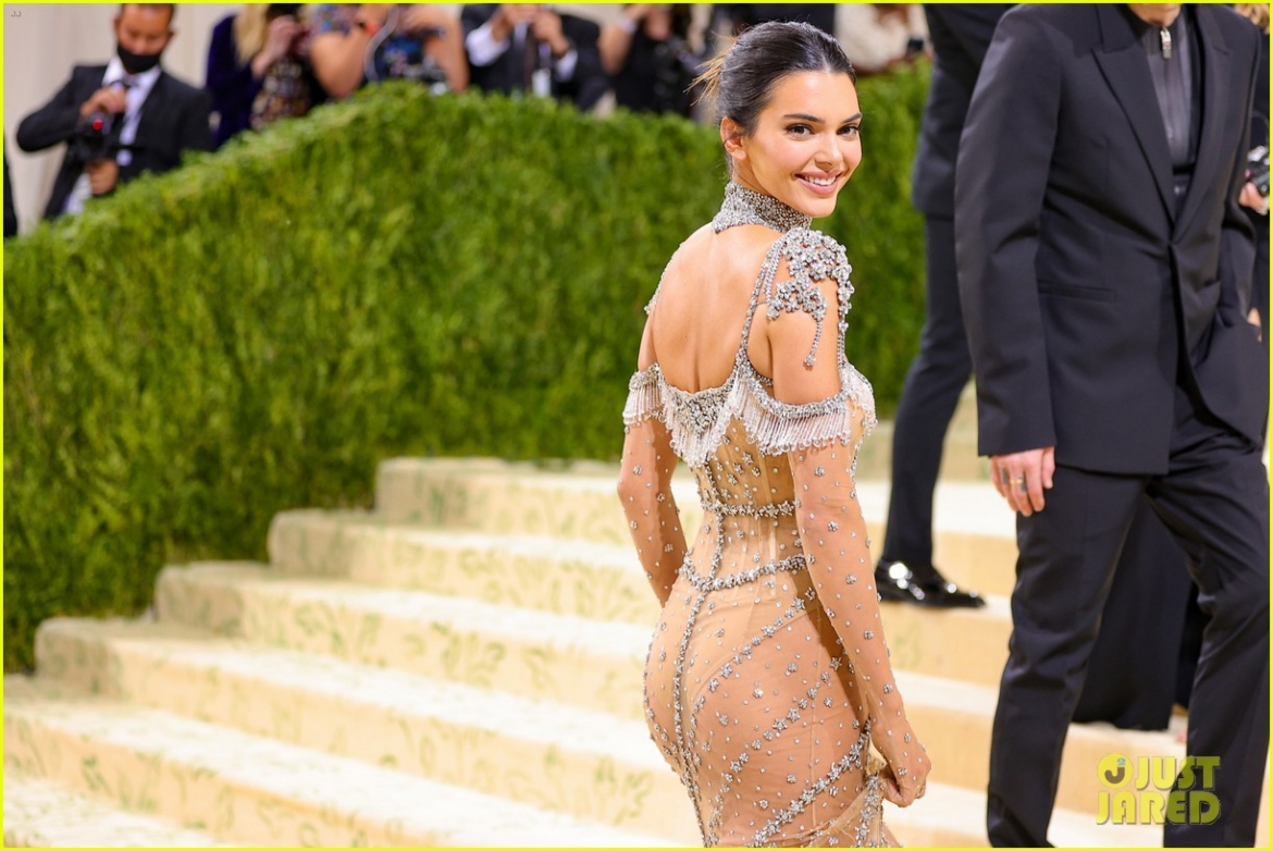 kendall jenner dep tua nang tho voi dam dinh da goi cam hinh anh 2