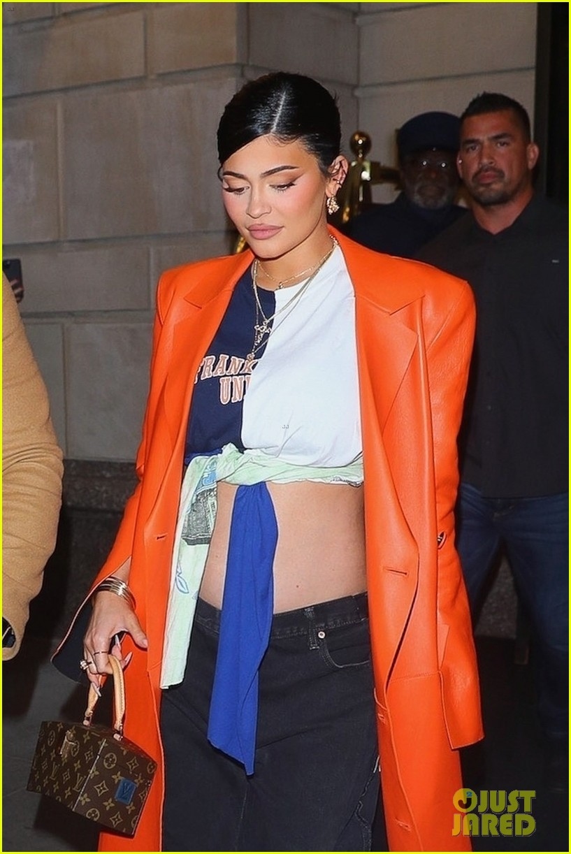 kylie jenner phoi do sanh dieu, khoe bung bau tai tuan le thoi trang new york hinh anh 2