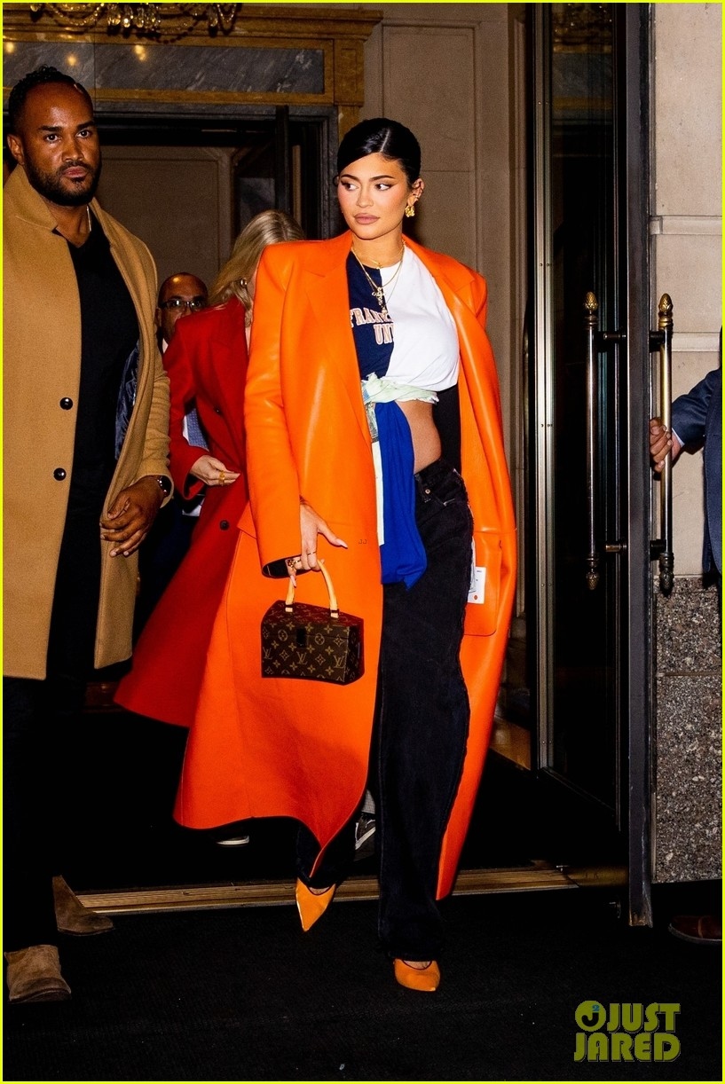 kylie jenner phoi do sanh dieu, khoe bung bau tai tuan le thoi trang new york hinh anh 3