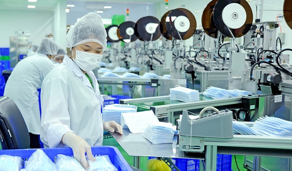 vietnam exports over 305.6 mln medical masks in eight months picture 1