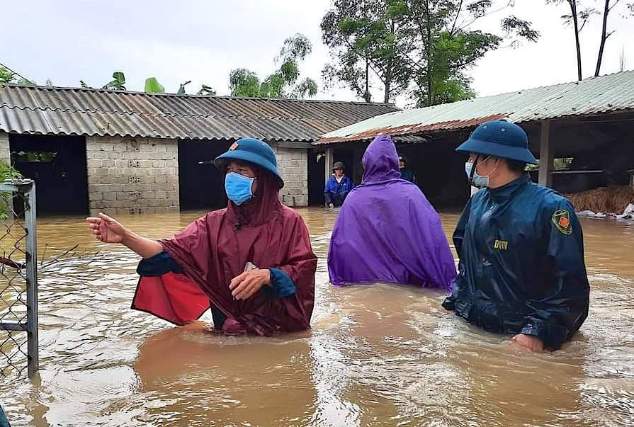 Hồ chứa nước, thủy điện tại Nghệ An xả tràn khiến quốc lộ bị ngập, giao thông chia cắt