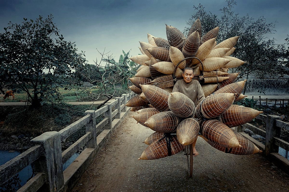 A photo titled “Bamboo Basket Seller” taken by Ly Hoang Long wins a consolation prize in the Travel Photos of The Year 2021 as awarded by the All About Photo (AAP) magazine.