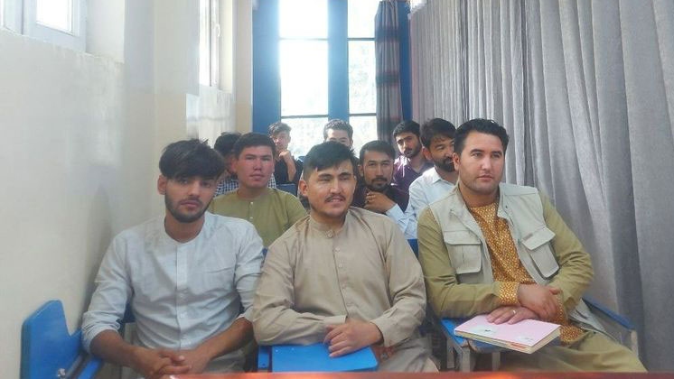 Các lớp học chung cho cả nam và nữ bị cấm ở Afghanistan. Ảnh: Reuters.