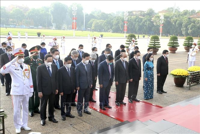 party, state leaders pay tribute to late president ho chi minh picture 1