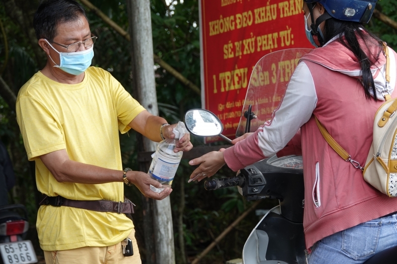 chuyen mot ben pha bat dac di hoat dong day nghia tinh trong dich covid-19 hinh anh 2