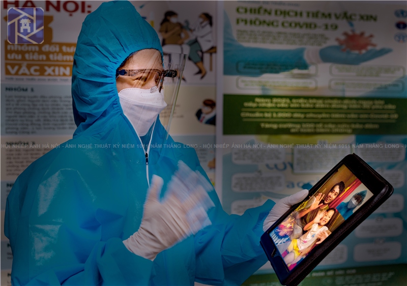 The winning photo depicts a father and daughter saying happy birthday to the mother who works as a frontline worker in the COVID-19 fight.