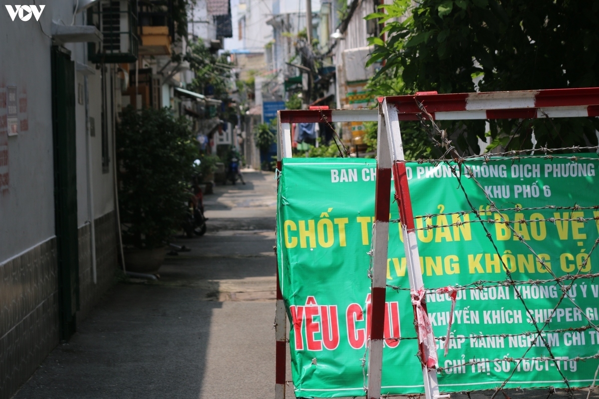 hcm city removes barriers to ease travel for locals in green zones picture 1