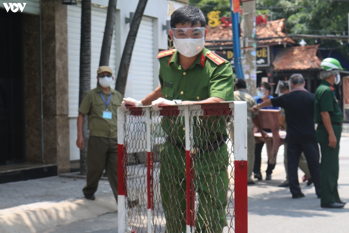 hcm city removes barriers to ease travel for locals in green zones picture 2
