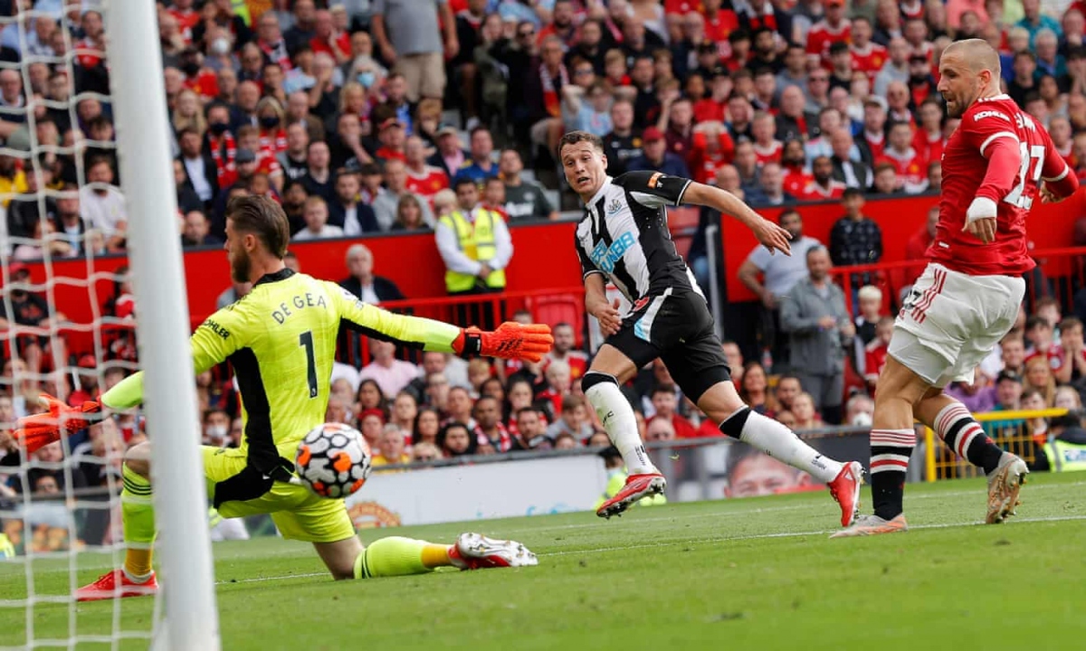 Newcastle thể hiện quyết tâm phá hỏng ngày trở lại của Cristiano Ronaldo với bàn gỡ hoà 1-1 ở phút 56 do công của Javier Manquillo.