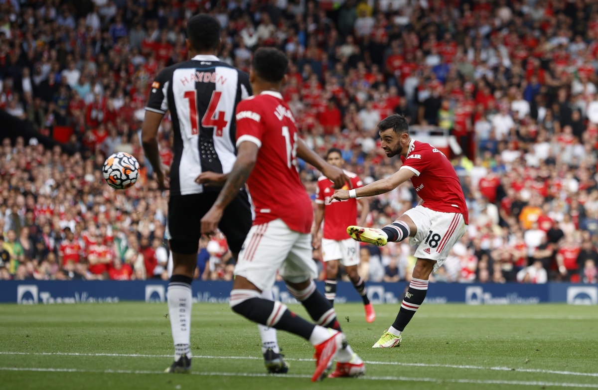 Bruno Fernandes lập siêu phẩm sút xa, nâng tỷ số lên 3-1 ở phút 80.