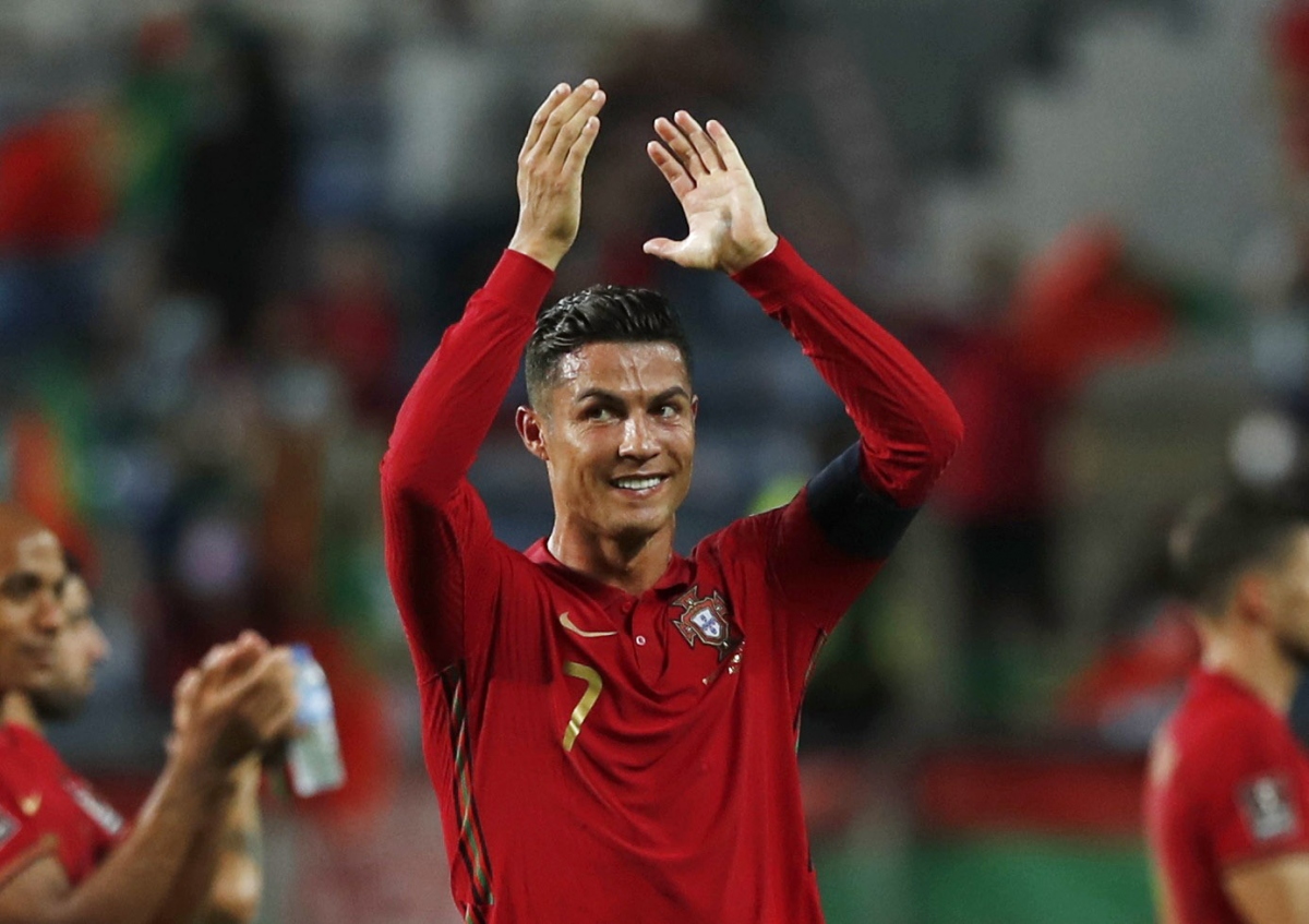 ronaldo noi gi trong ngay tro thanh chan sut vi dai nhat hinh anh 1