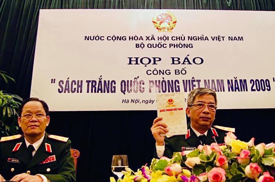 dau an dac biet cua Dai tuong phung quang thanh trong sach trang quoc phong 2009 hinh anh 2