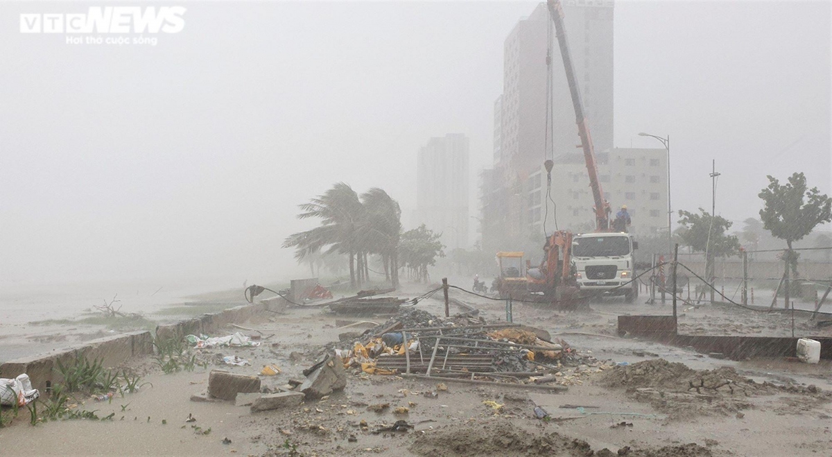 vietnam to evacuate more than 330,000 residents as typhoon conson nears picture 1