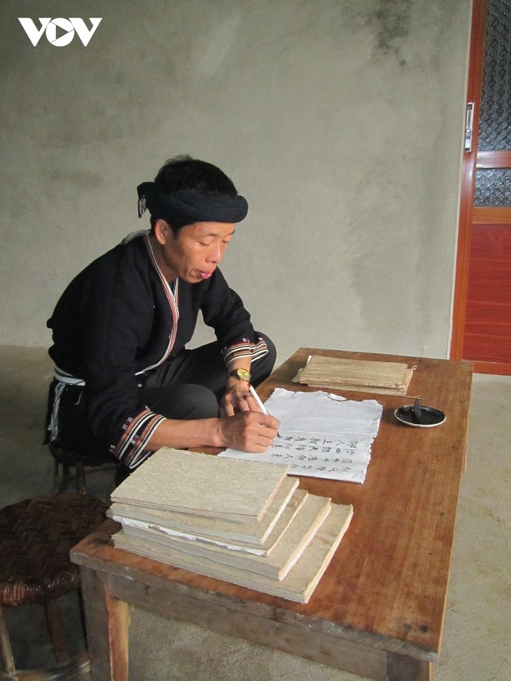 emeritus artisan devotes to dao traditional culture picture 1