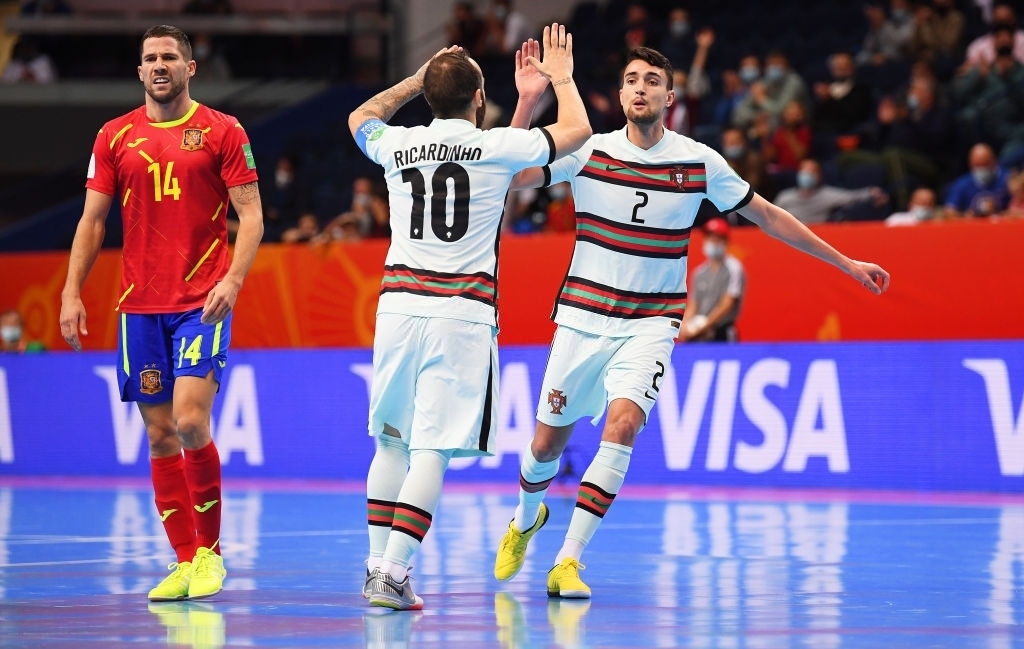 Bồ Đào Nha đánh bại Tây Ban Nha để vào bán kết Futsal World Cup 2021. (Ảnh: Getty). 