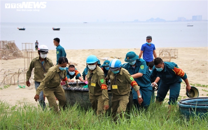 locals in central vietnam rush to cope with upcoming typhoon picture 6 locals in central vietnam rush to cope with upcoming typhoon picture 6
