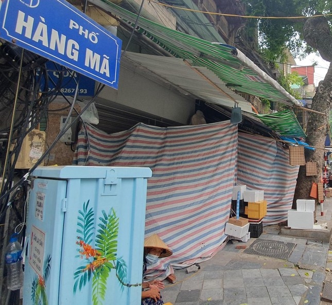 hanoi street market left deserted as mid-autumn festival draws near picture 2