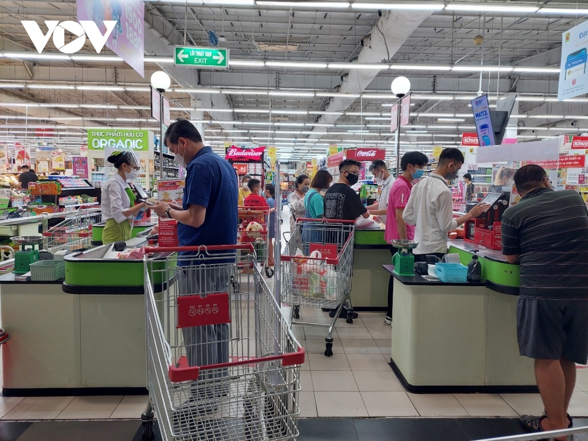 crowded supermarkets in hanoi a challenge to safe social distancing picture 10