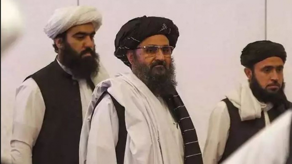 Ông Mullah Mohammad Hassan Akhund (giữa) được bổ nhiệm làm Thủ tướng chính phủ lâm thời tại Afghanistan. Ảnh: newsncr