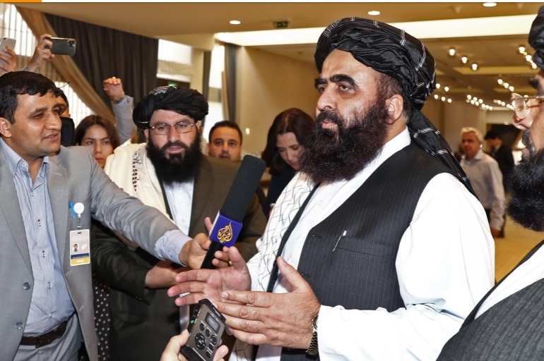 Bộ trưởng Ngoại giao Amir Khan Muttaqi chỉ trích Mỹ vì những hành động đối với chính phủ mới của Taliban (Ảnh: AFP)