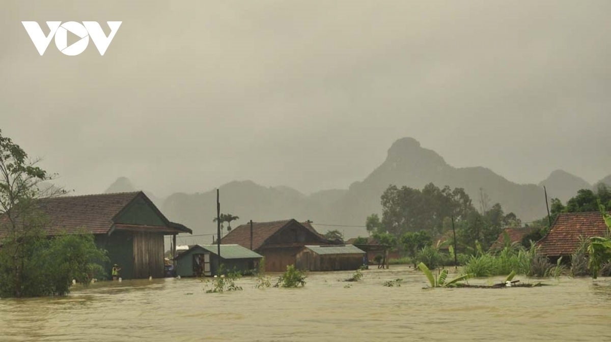 Flash floods, heavy rain, and landslides may strike the central region