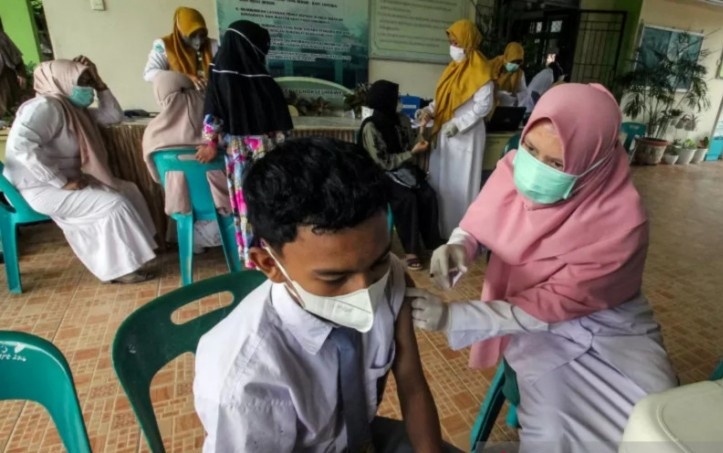 indonesia vuot moc tiem 100 trieu lieu vaccine ngua covid-19 hinh anh 1