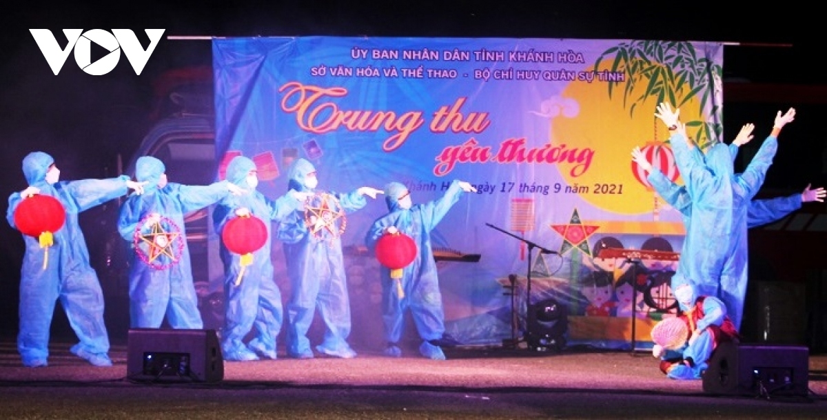 Trung thu trong khu cách ly.