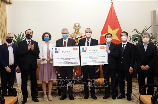 italy, france donate nearly 1.5 million vaccine doses to vietnam picture 1