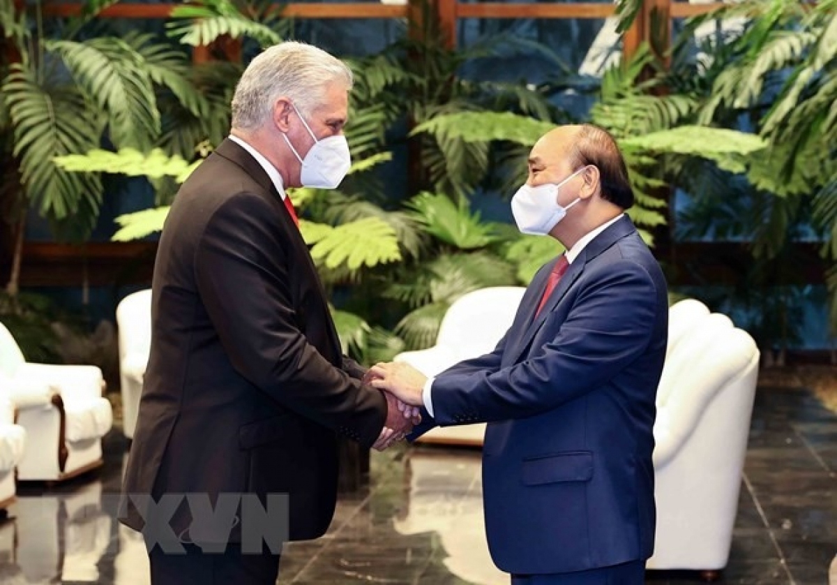 Cuban President Miguel Diaz-Canel (L) welcomes his Vietnamese counterpart Nguyen Xuan Phuc who is in Havana for an official visit to Cuba.